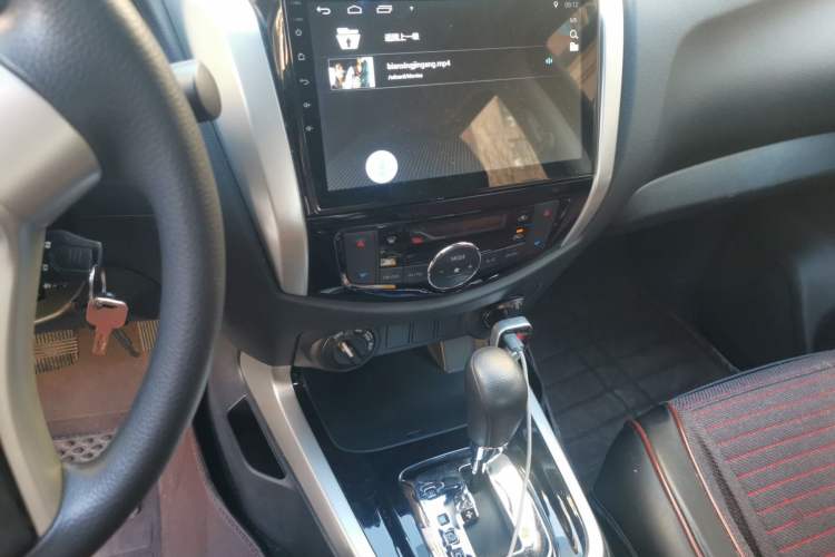 Used Nissan Navara 2017 2.5L Automatic 4x4 Luxury Edition QR25 Audio And AC Panel