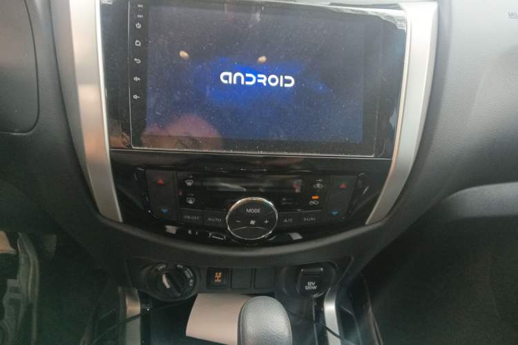 Used Nissan Navara 2017 2.5L Automatic 4x4 Luxury Edition QR25 Audio And AC Panel