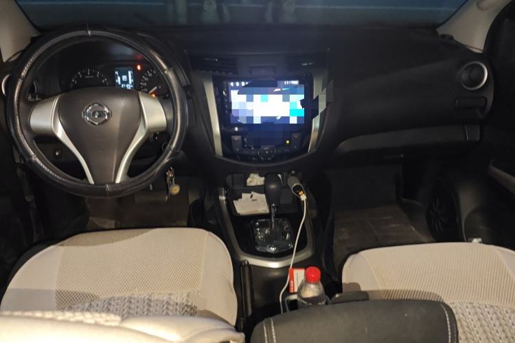 Used Nissan Navara 2017 2.5L Automatic 2WD Luxury Edition QR25 Center Console