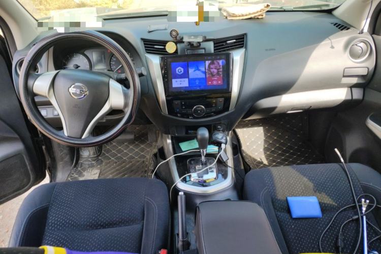 Used Nissan Navara 2017 2.5L Automatic 2WD Luxury Edition QR25 Center Console
