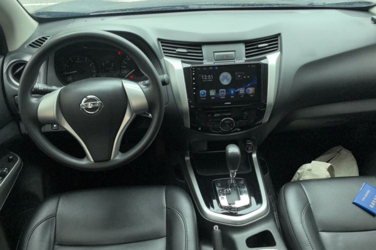 Used Nissan Navara 2017 2.5L Automatic 2WD Luxury Edition QR25 Center Console