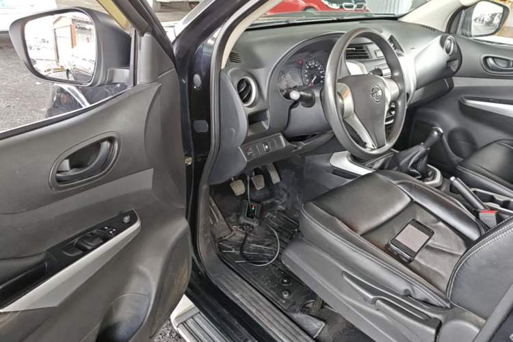 Used Nissan Navara 2017 2.5L Manual Two-Wheel Drive Standard Edition QR25 Driver Seat