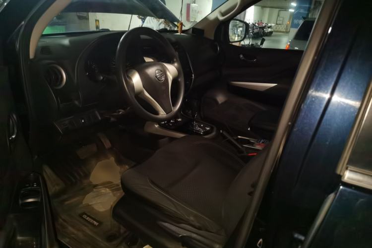Used Nissan Navara 2017 2.5L Automatic 4x4 Luxury Edition QR25 Driver Seat