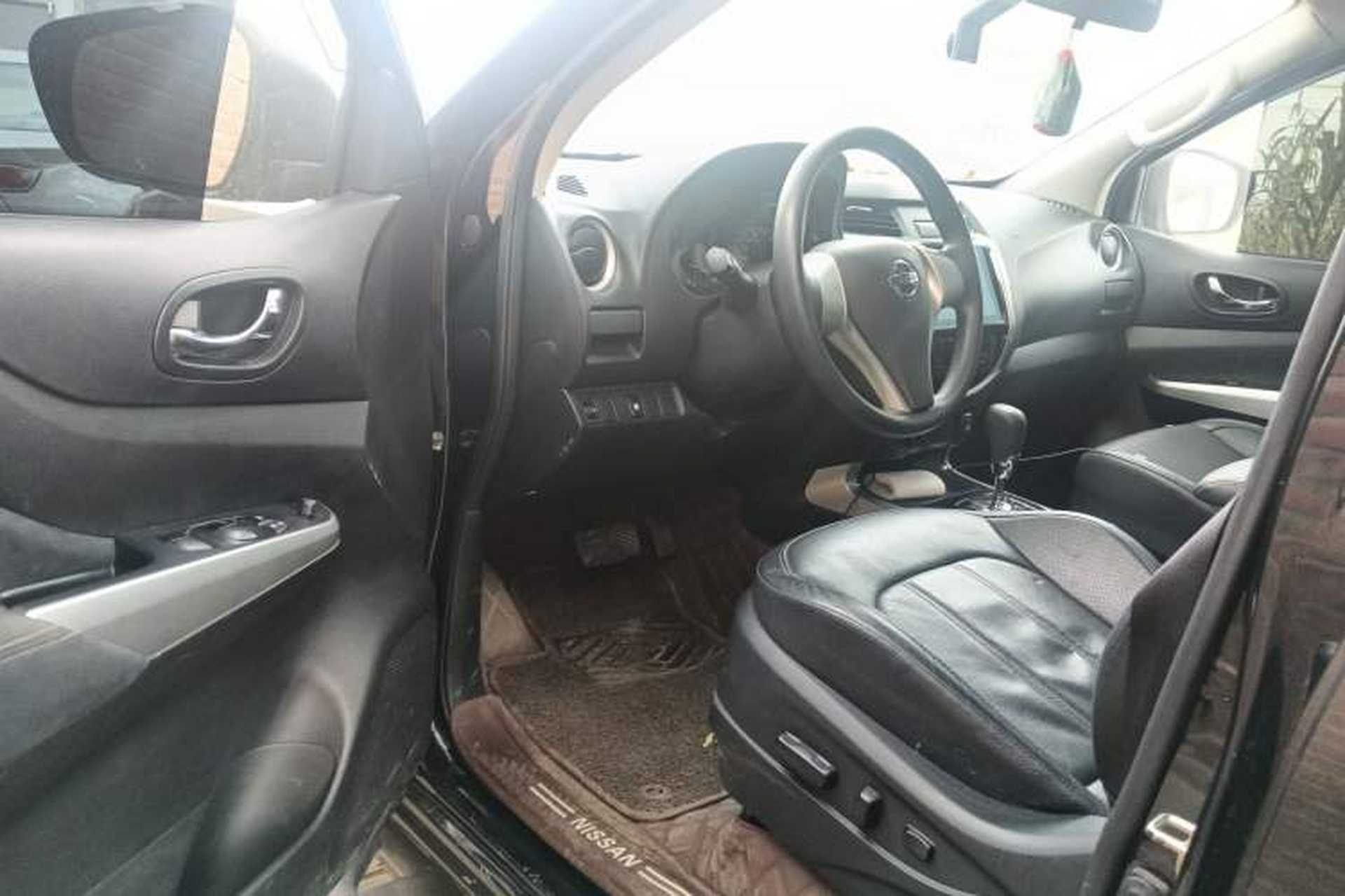Used Nissan Navara 2017 2.5L Automatic 4x4 Luxury Edition QR25 Driver Seat