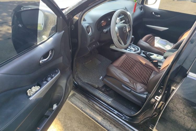 Used Nissan Navara 2017 2.5L Automatic 4x4 Luxury Edition QR25 Driver Seat