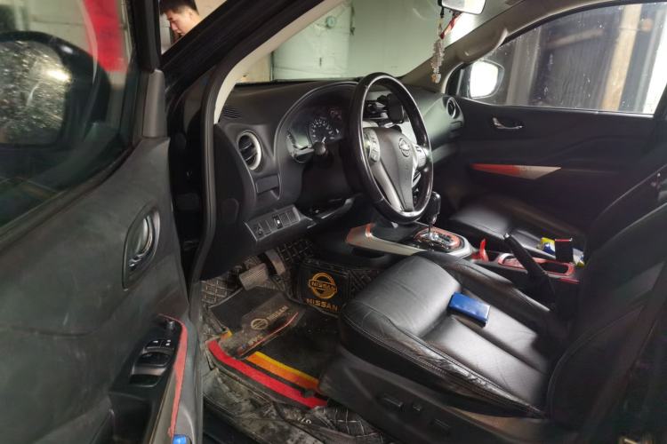 Used Nissan Navara 2017 2.5L Automatic 4x4 Luxury Edition QR25 Driver Seat