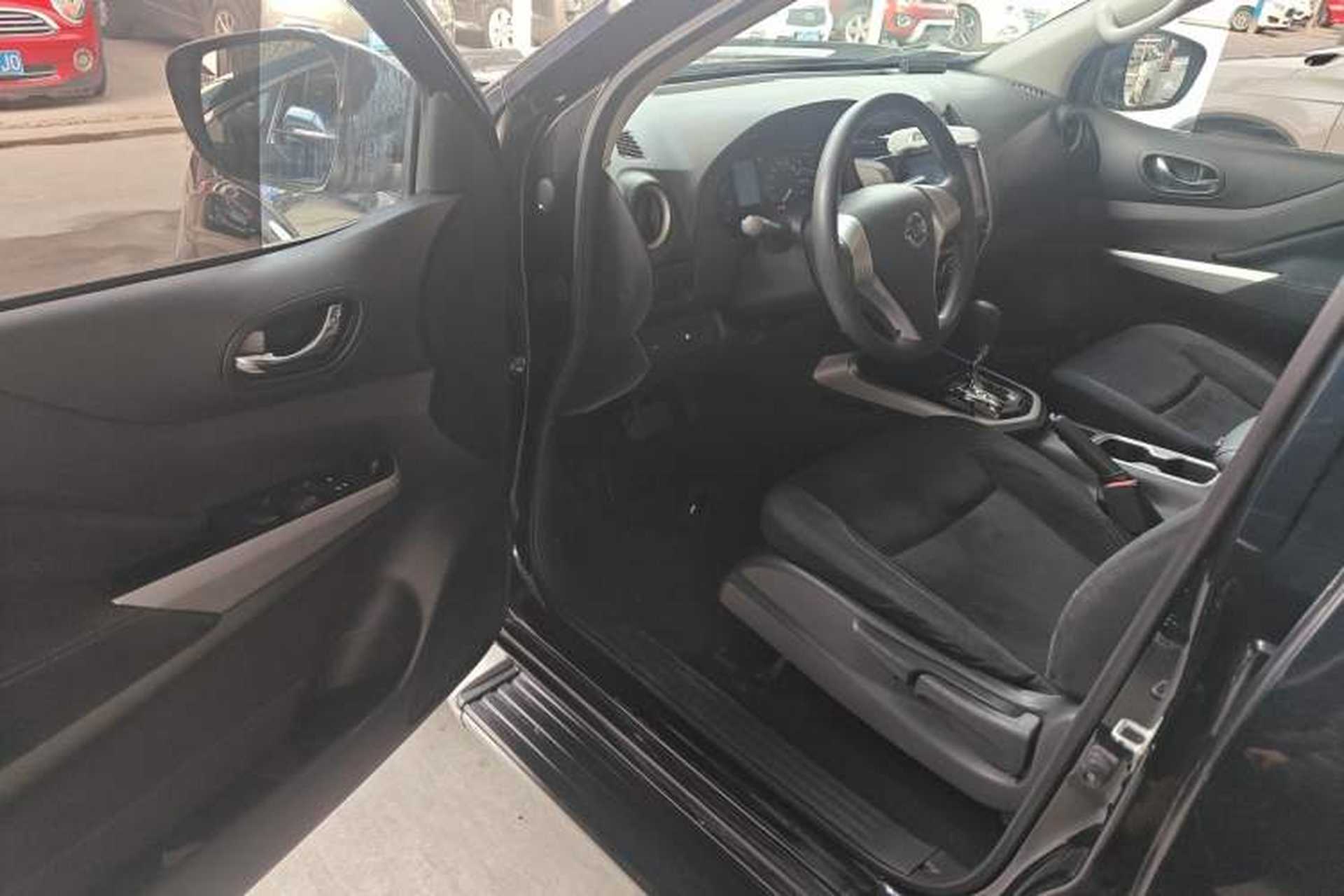 Used Nissan Navara 2017 2.5L Automatic 2WD Luxury Edition QR25 Driver Seat