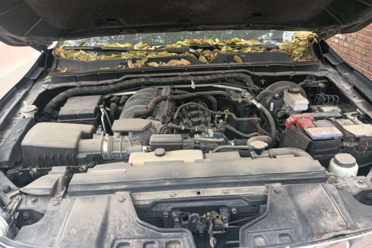 Used Nissan Navara 2017 2.5L Automatic 4x4 Luxury Edition QR25 Engine Bay