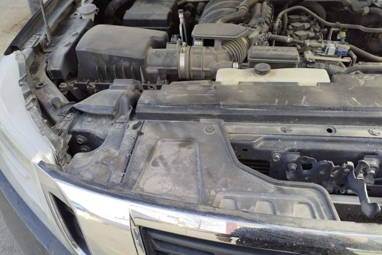 Used Nissan Navara 2017 2.5L Automatic 4x4 Luxury Edition QR25 Engine Bay Right