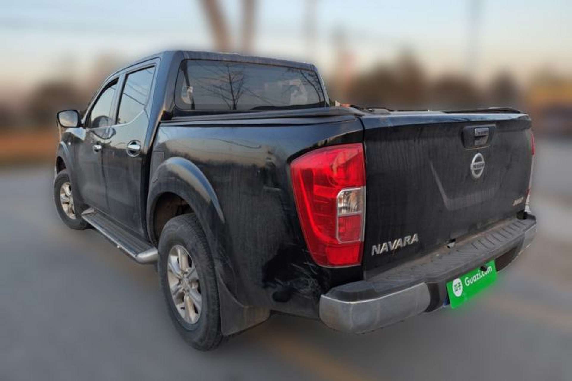Used Nissan Navara 2017 2.5L Automatic 2WD Luxury Edition QR25 Exterior 2