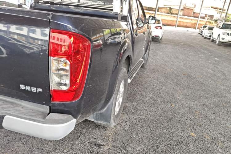Used Nissan Navara 2017 2.5L Manual Two-Wheel Drive Standard Edition QR25 Exterior 3