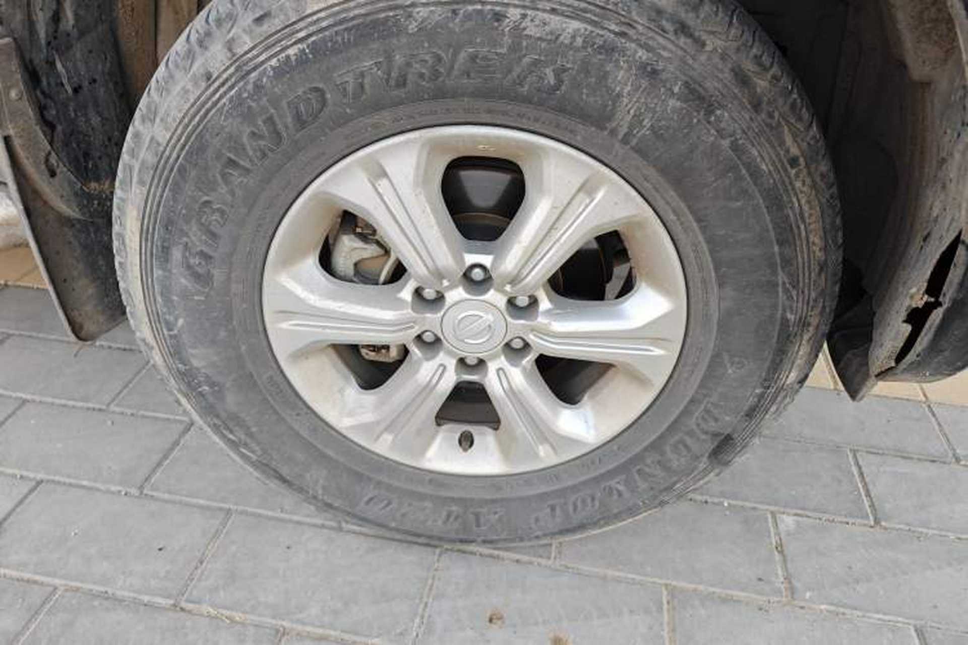 Used Nissan Navara 2017 2.5L Automatic 2WD Luxury Edition QR25 Exterior 4