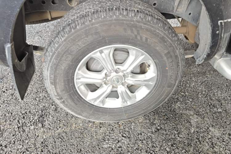 Used Nissan Navara 2017 2.5L Manual Two-Wheel Drive Standard Edition QR25 Exterior 5