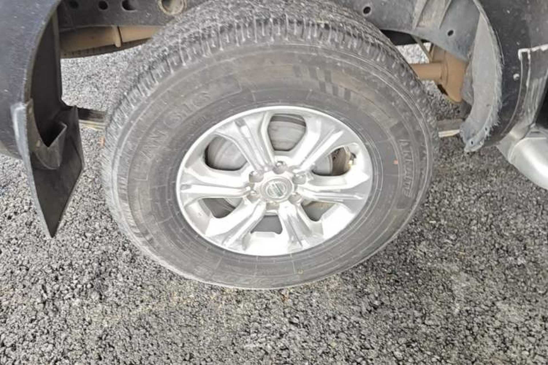 Used Nissan Navara 2017 2.5L Manual Two-Wheel Drive Standard Edition QR25 Exterior 5