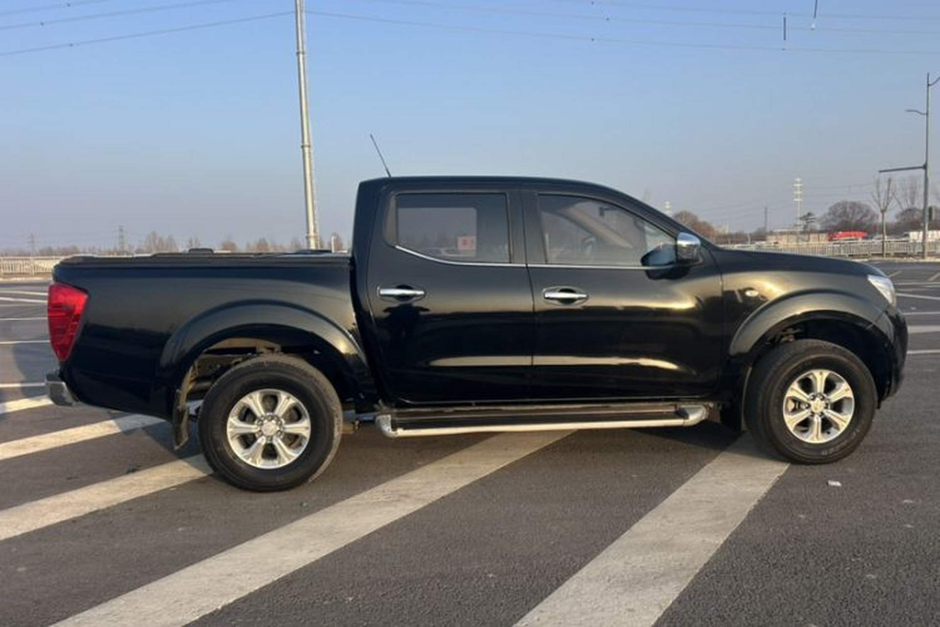 Used Nissan Navara 2017 2.5L Automatic 2WD Luxury Edition QR25 Exterior 5