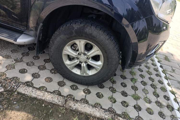 Used Nissan Navara 2017 2.5L Automatic 2WD Luxury Edition QR25 Exterior 7