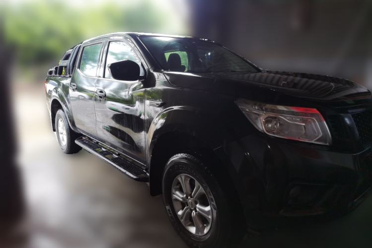 Used Nissan Navara 2017 2.5L Automatic 4x4 Luxury Edition QR25 Front Right 45 Deg