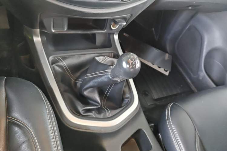 Used Nissan Navara 2017 2.5L Manual Two-Wheel Drive Standard Edition QR25 Gear Lever