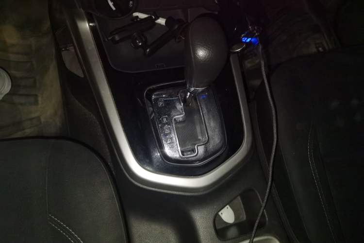 Used Nissan Navara 2017 2.5L Automatic 4x4 Luxury Edition QR25 Gear Lever