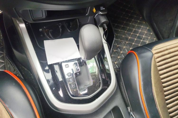 Used Nissan Navara 2017 2.5L Automatic 2WD Luxury Edition QR25 Gear Lever