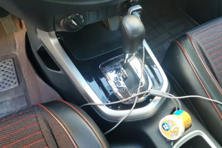 Used Nissan Navara 2017 2.5L Automatic 4x4 Luxury Edition QR25 Gear Lever