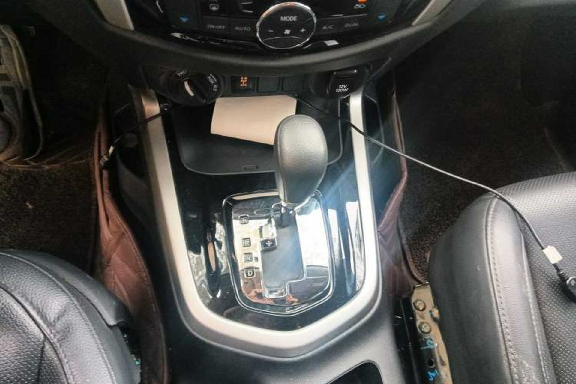 Used Nissan Navara 2017 2.5L Automatic 4x4 Luxury Edition QR25 Gear Lever