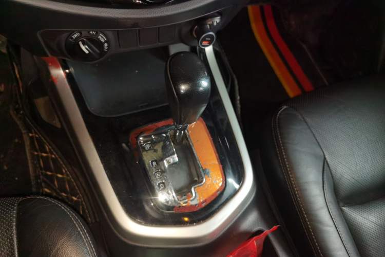 Used Nissan Navara 2017 2.5L Automatic 4x4 Luxury Edition QR25 Gear Lever
