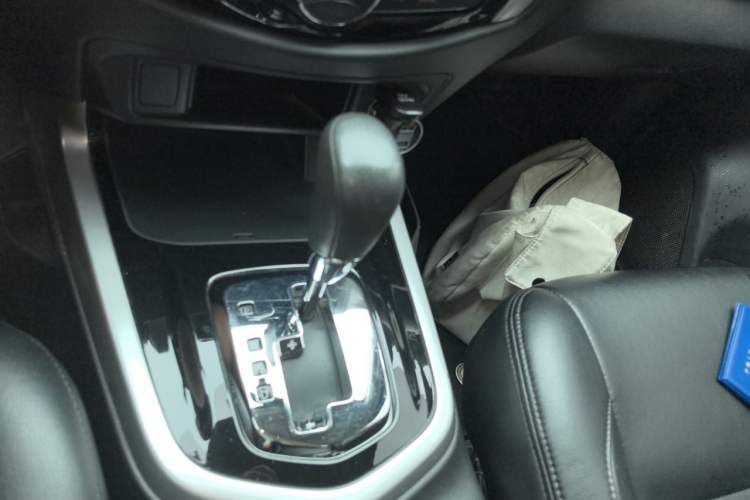 Used Nissan Navara 2017 2.5L Automatic 2WD Luxury Edition QR25 Gear Lever