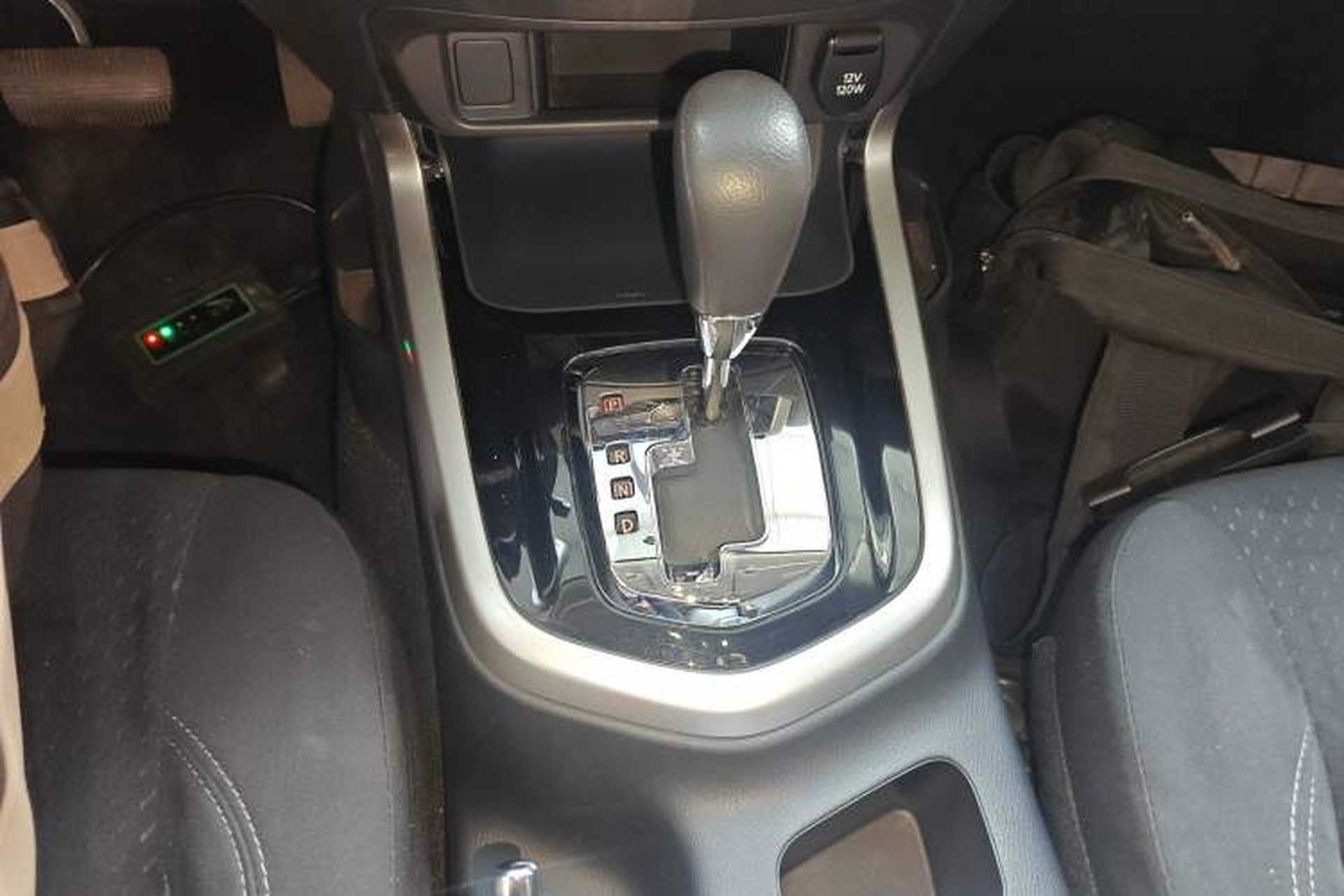 Used Nissan Navara 2017 2.5L Automatic 2WD Luxury Edition QR25 Gear Lever