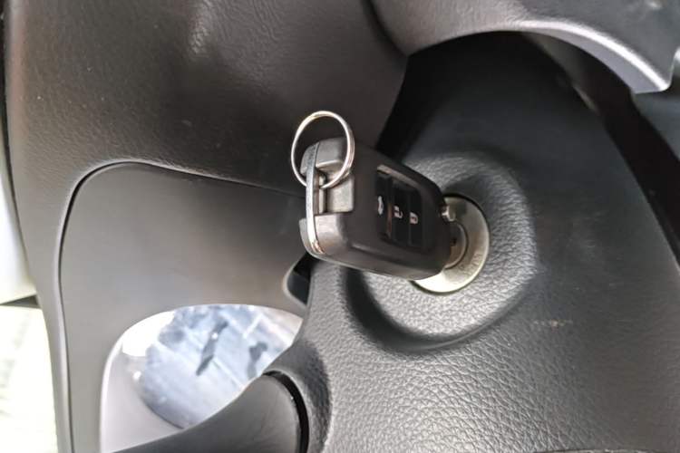 Used Nissan Navara 2017 2.5L Manual Two-Wheel Drive Standard Edition QR25 Interior 1