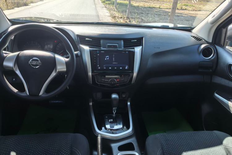 Used Nissan Navara 2017 2.5L Automatic 2WD Luxury Edition QR25 Interior 2