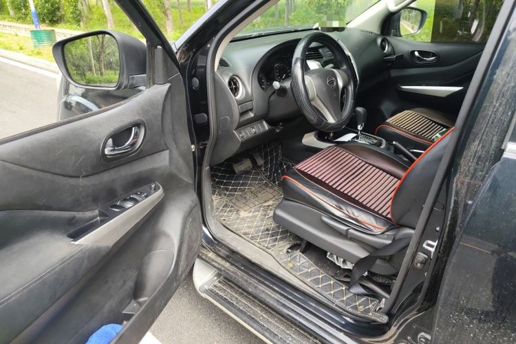Used Nissan Navara 2017 2.5L Automatic 2WD Luxury Edition QR25 Interior 3