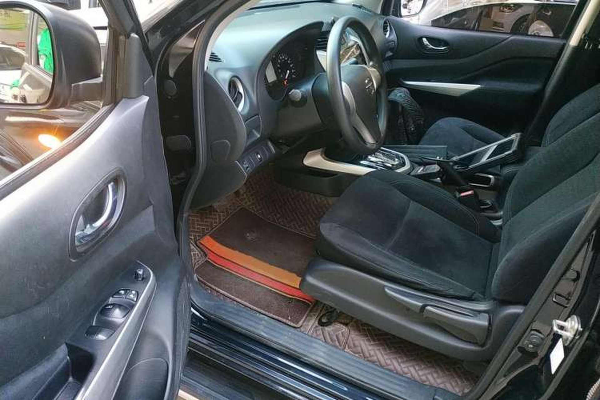 Used Nissan Navara 2017 2.5L Automatic 2WD Luxury Edition QR25 Interior 3
