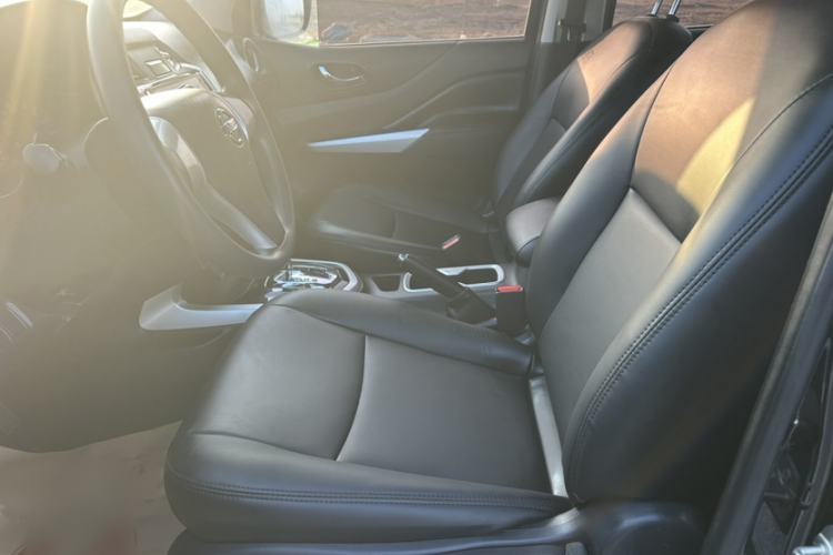 Used Nissan Navara 2017 2.5L Automatic 2WD Luxury Edition QR25 Interior 3