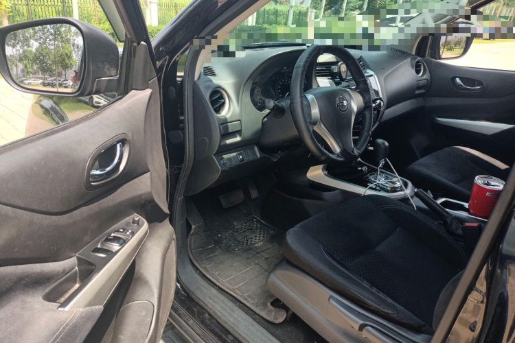 Used Nissan Navara 2017 2.5L Automatic 2WD Luxury Edition QR25 Interior 3