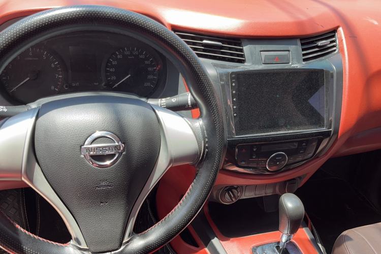 Used Nissan Navara 2017 2.5L Automatic 4x4 Luxury Edition QR25 Interior 3