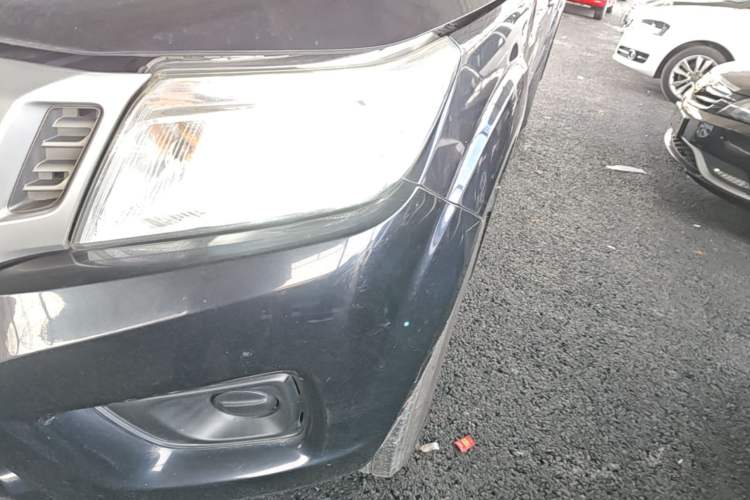 Used Nissan Navara 2017 2.5L Manual Two-Wheel Drive Standard Edition QR25 Left Front Headlight