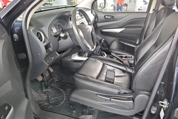 Used Nissan Navara 2017 2.5L Manual Two-Wheel Drive Standard Edition QR25 Left Front Seat