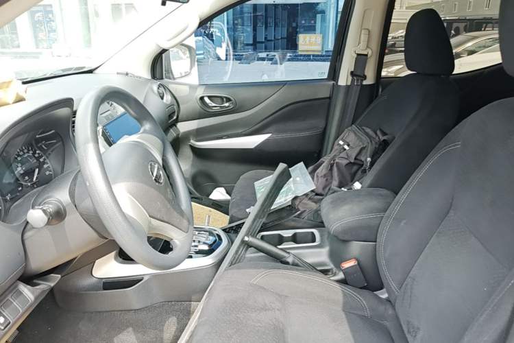 Used Nissan Navara 2017 2.5L Automatic 2WD Luxury Edition QR25 Left Front Seat