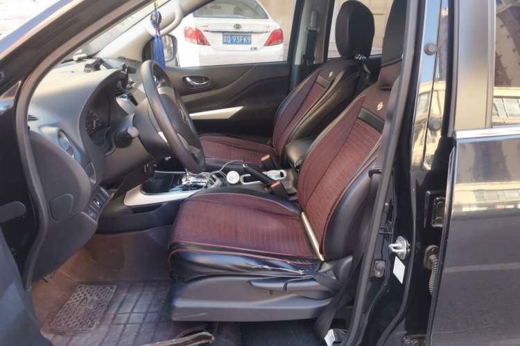 Used Nissan Navara 2017 2.5L Automatic 4x4 Luxury Edition QR25 Left Front Seat