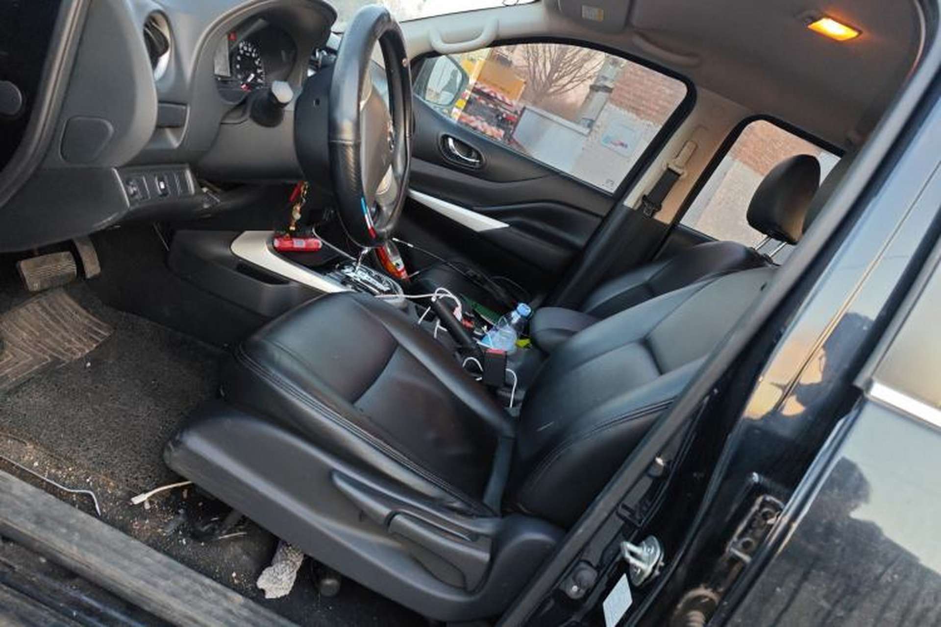 Used Nissan Navara 2017 2.5L Automatic 2WD Luxury Edition QR25 Left Front Seat