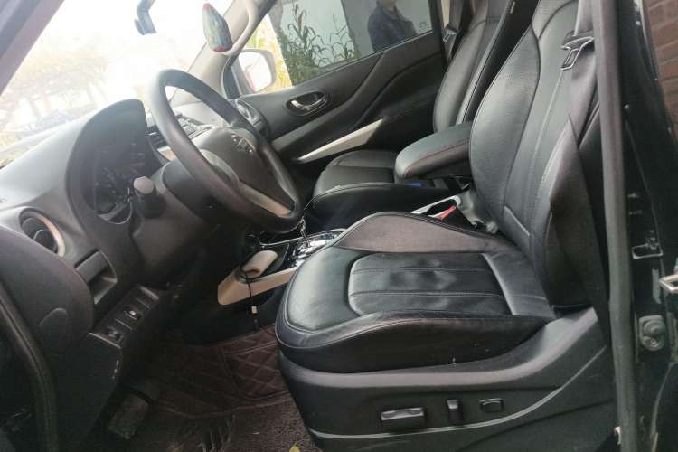Used Nissan Navara 2017 2.5L Automatic 4x4 Luxury Edition QR25 Left Front Seat
