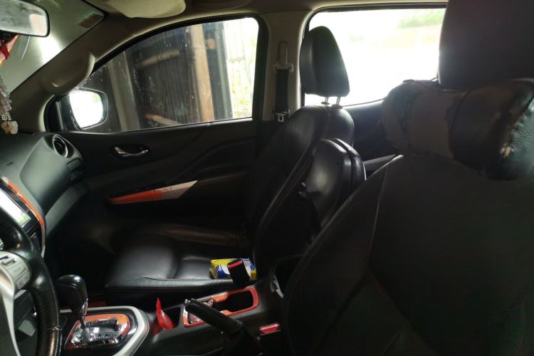 Used Nissan Navara 2017 2.5L Automatic 4x4 Luxury Edition QR25 Left Front Seat