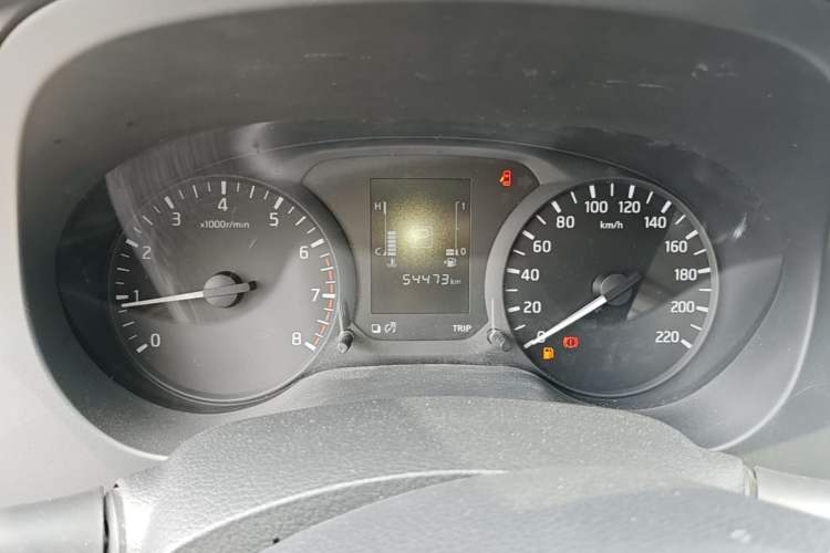 Used Nissan Navara 2017 2.5L Automatic 2WD Luxury Edition QR25 Odometer Close Up