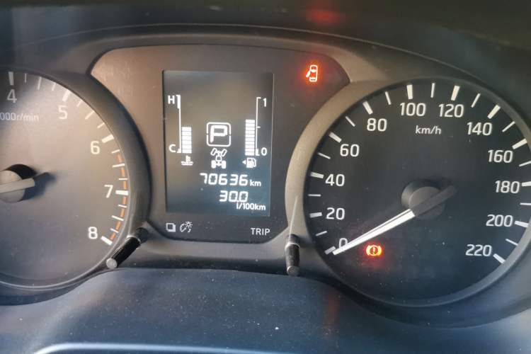 Used Nissan Navara 2017 2.5L Automatic 4x4 Luxury Edition QR25 Odometer Close Up