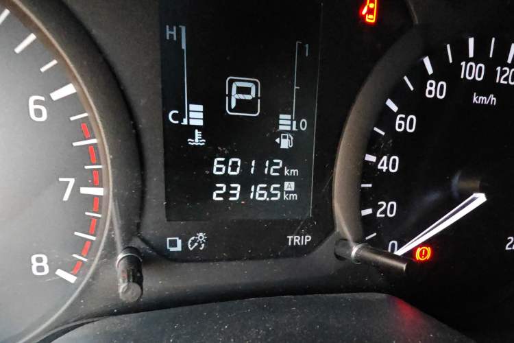 Used Nissan Navara 2017 2.5L Automatic 2WD Luxury Edition QR25 Odometer Close Up