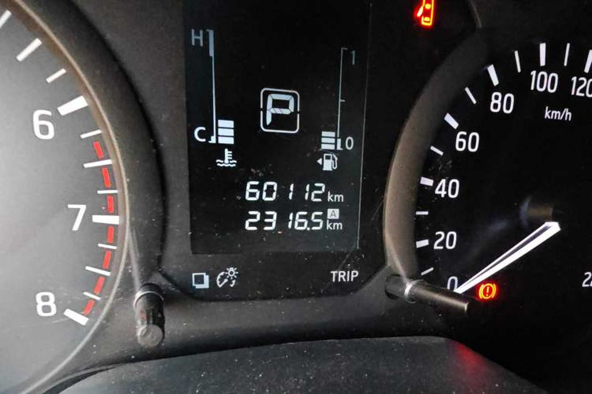 Used Nissan Navara 2017 2.5L Automatic 2WD Luxury Edition QR25 Odometer Close Up