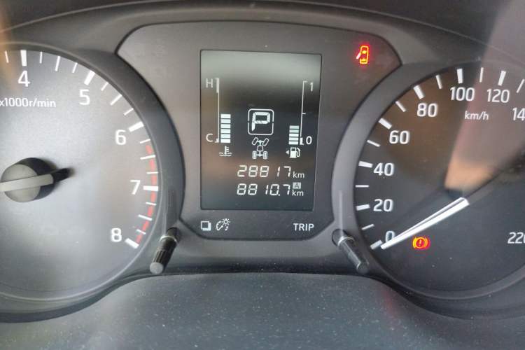 Used Nissan Navara 2017 2.5L Automatic 4x4 Luxury Edition QR25 Odometer Close Up