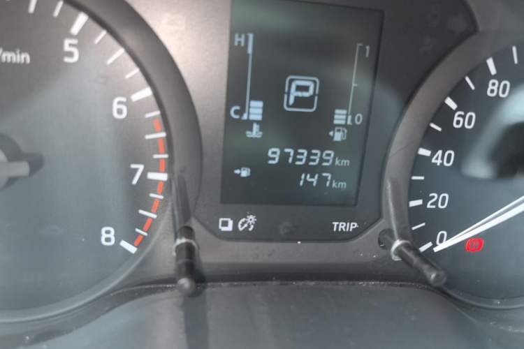 Used Nissan Navara 2017 2.5L Automatic 2WD Luxury Edition QR25 Odometer Close Up