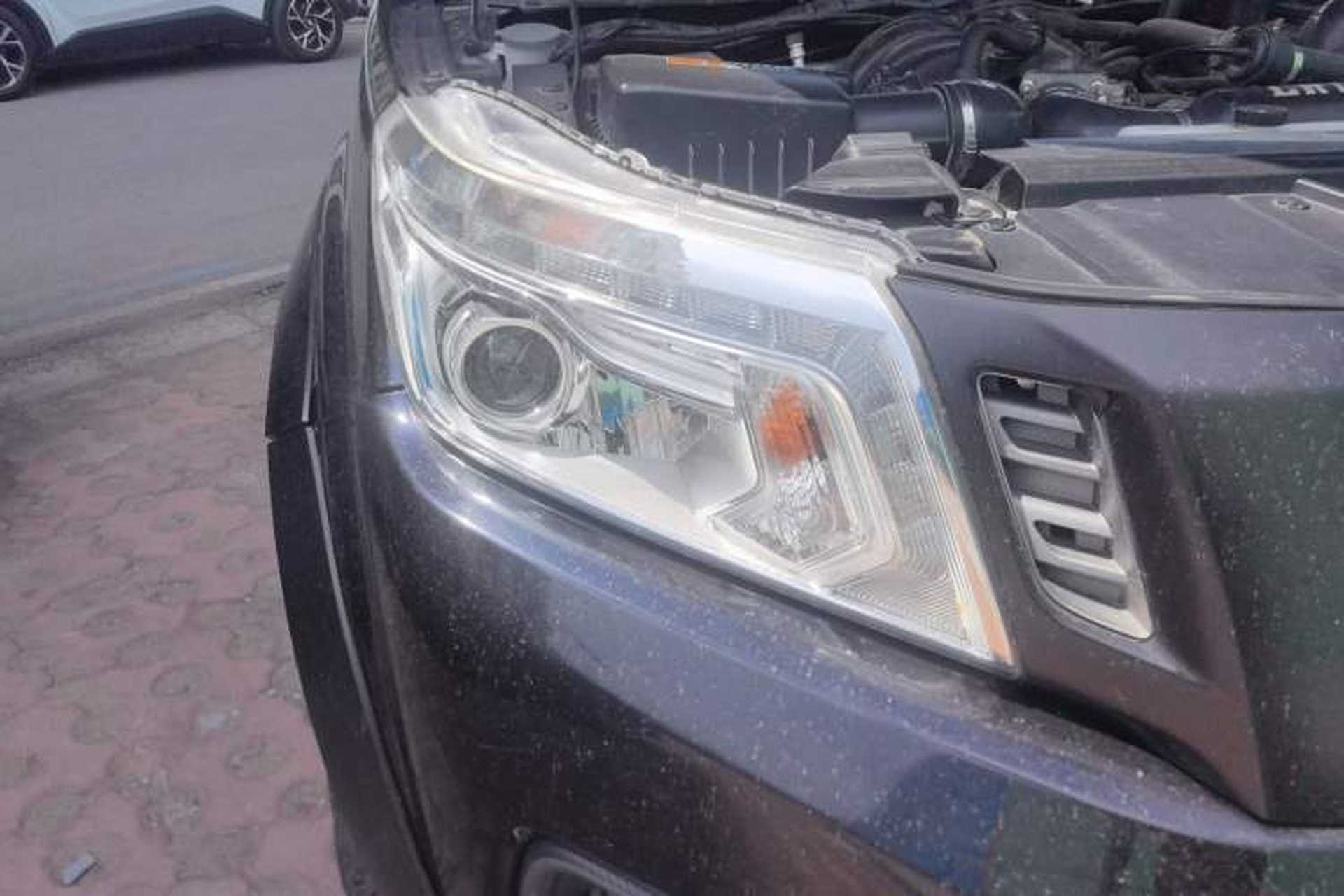 Used Nissan Navara 2017 2.5L Automatic 4x4 Luxury Edition QR25 Right Front Headlight